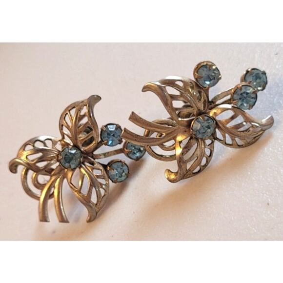 Vtg Goldtone Filigree Leaf Screw Back Earrings Turquoise Rhinestones Riveted - Picture 4 of 4